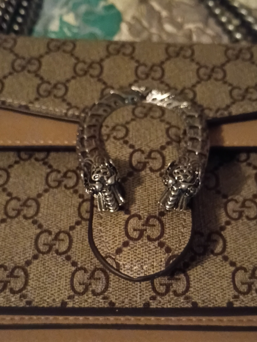 Gucci Beige GG Supreme Shoulder Bag with Silver Chain - Picture 2 of 6